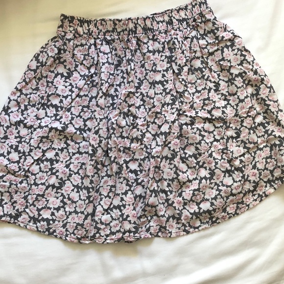Floral Hollister skirt - Picture 2 of 4